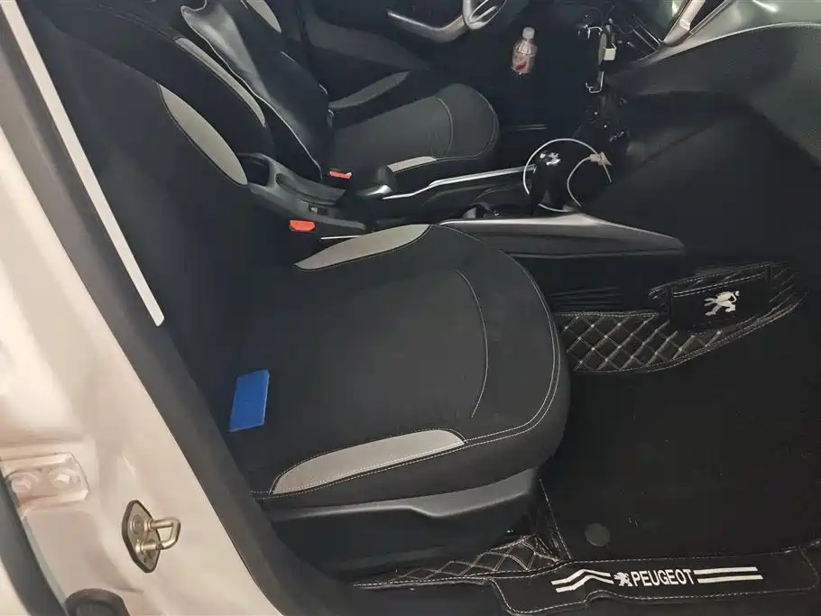 Peugeot 2008 2014 1.6L Automatic Trend Edition фото 8