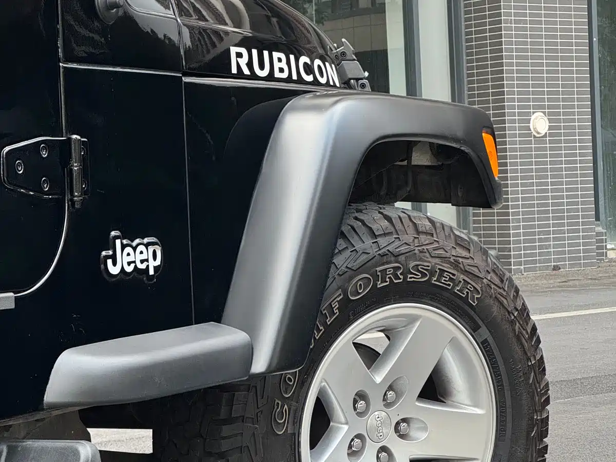 Photo 10 - Jeep Wrangler