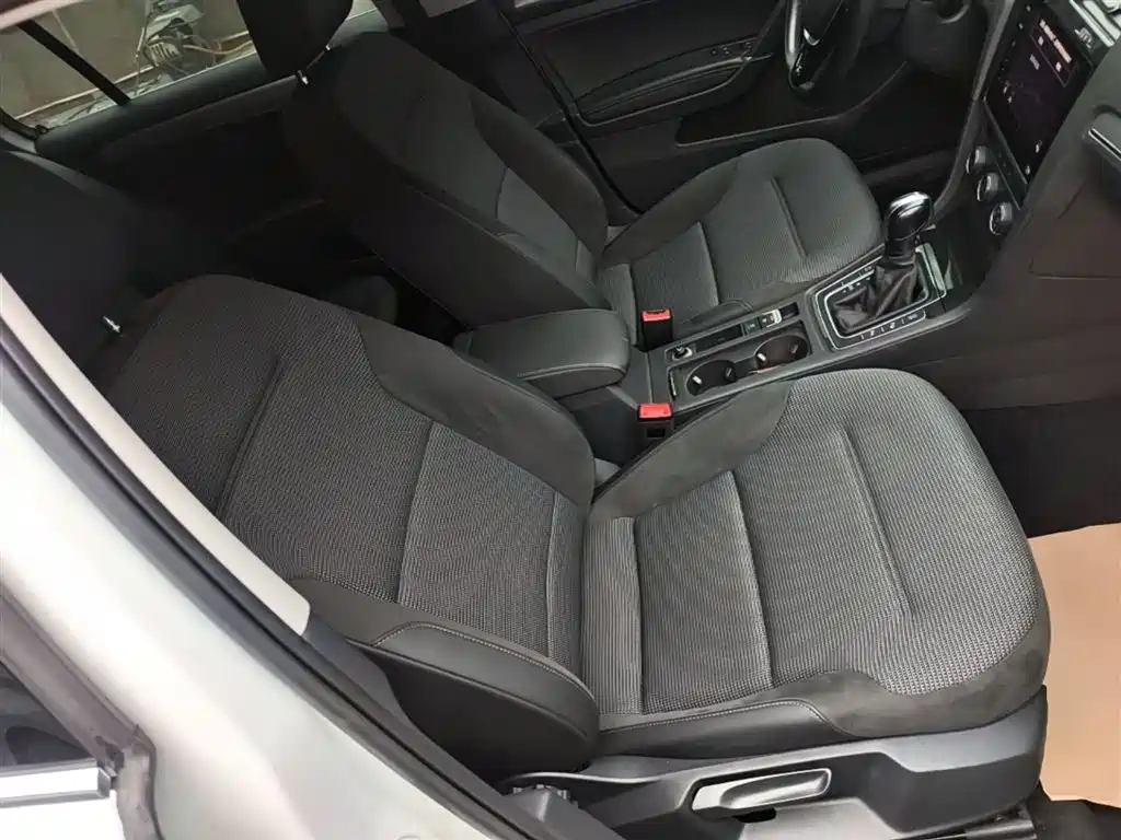 Volkswagen Golf 2020 Beloved Edition 280TSI DSG Comfort фото 20