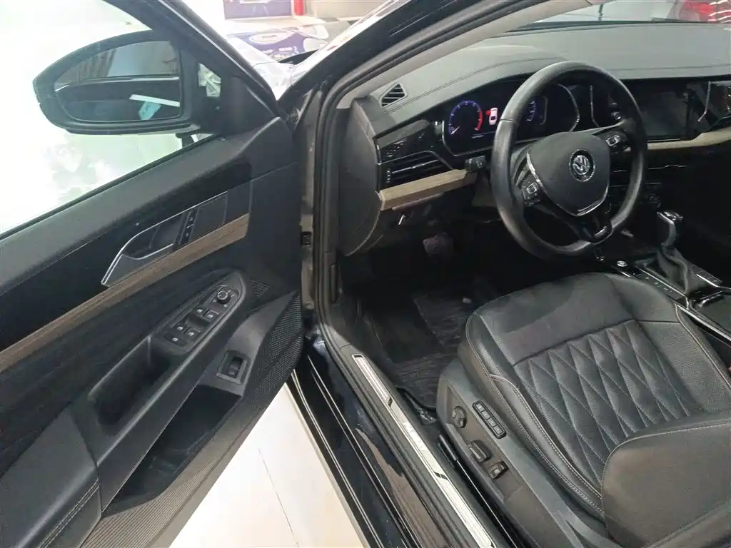 Volkswagen Passat 2019 330TSI Luxury Edition China VI фото 16