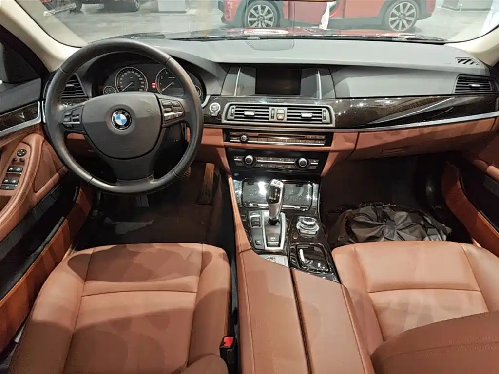 BMW 5 Series 2014 525Li Leading фото 10