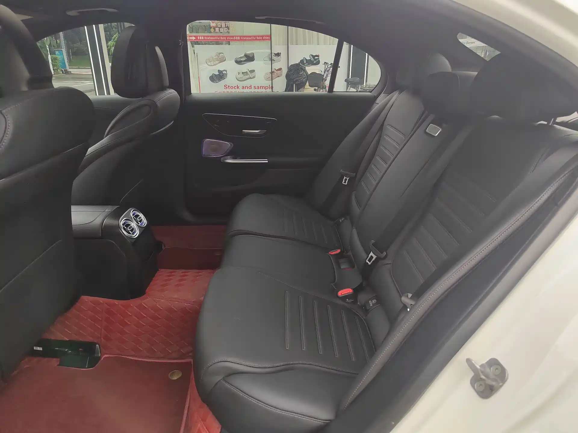 Фото 21 - Mercedes-Benz C-Class