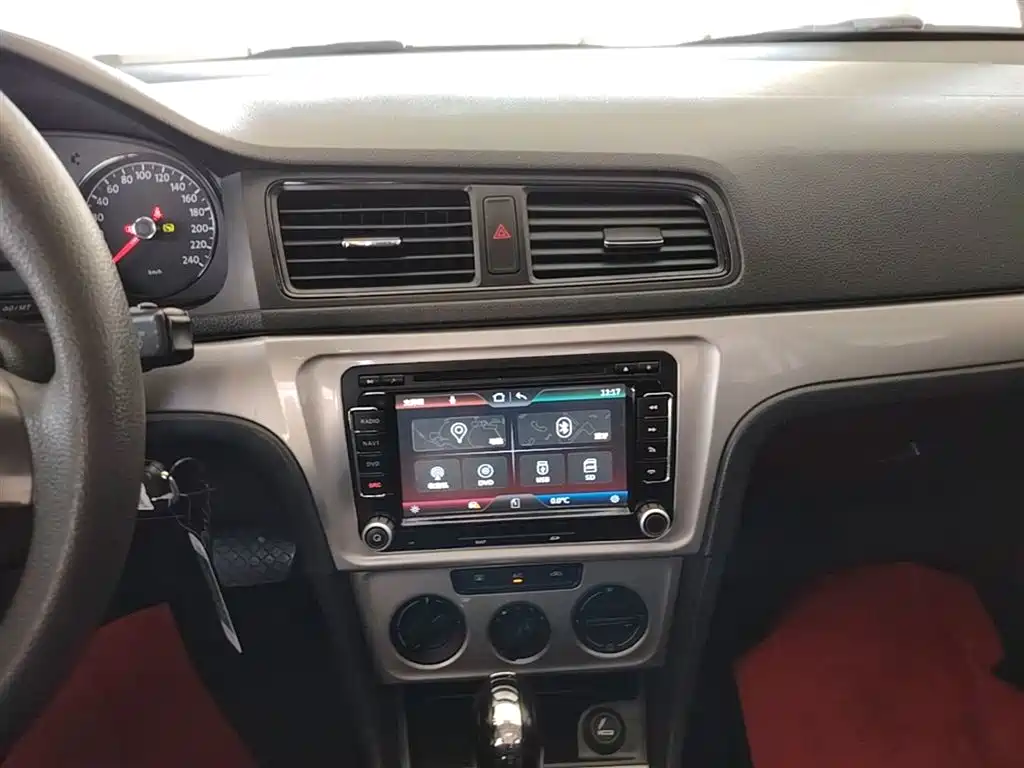 Volkswagen Lavida 2013 Facelift Classic 1.6L Automatic Trend фото 13