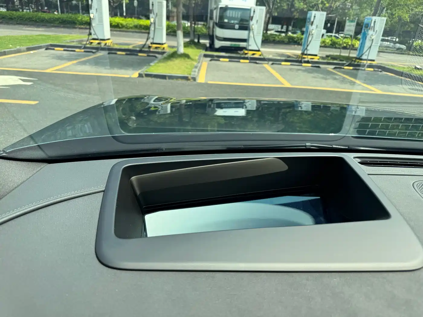 AITO Wenjie AITO M9 2024 Extended Range Ultra 42kWh 6-Seater фото 31