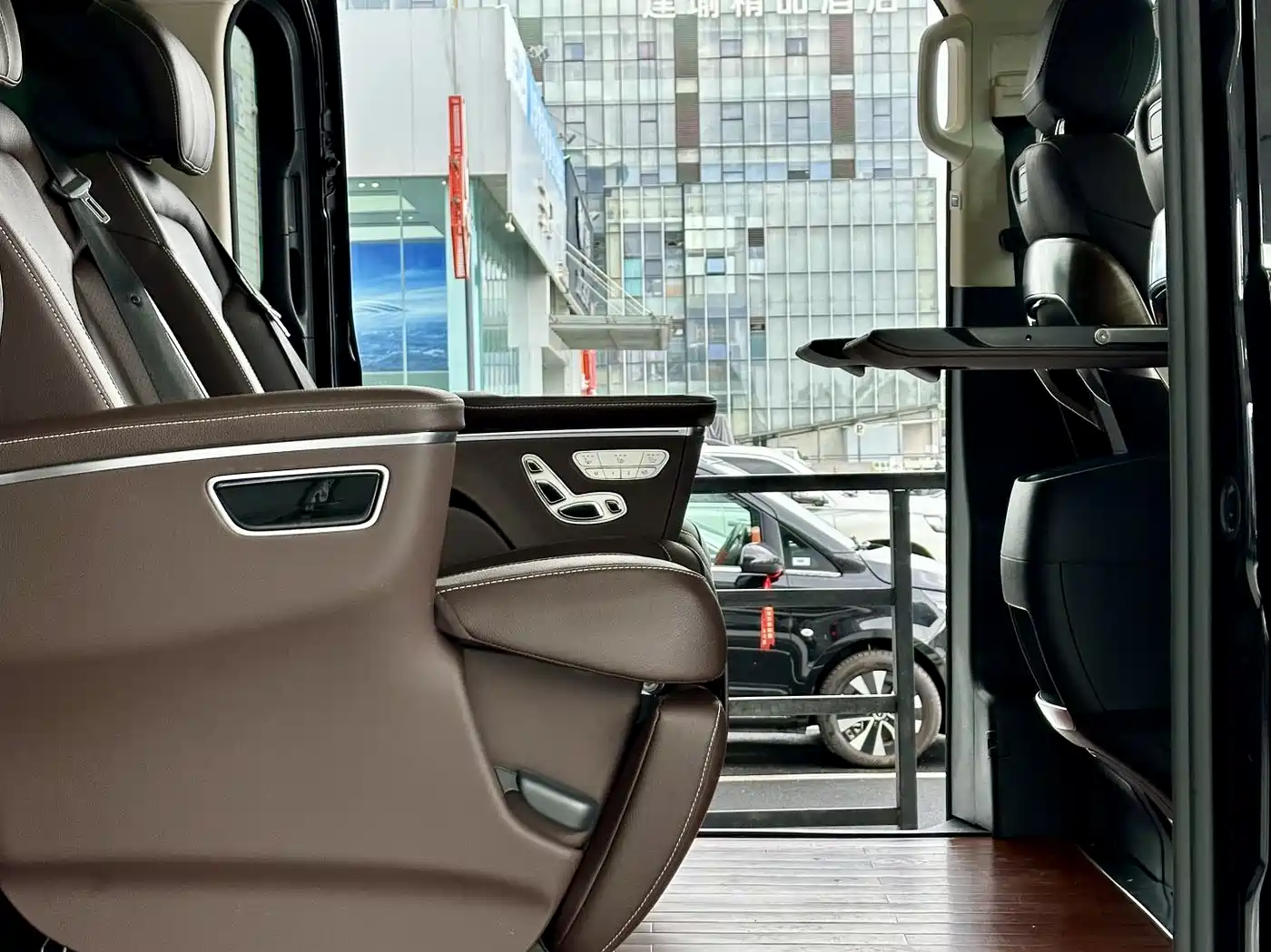 Mercedes-Benz V-Class 2021 V 260 L Long Wheelbase Luxury Edition фото 12
