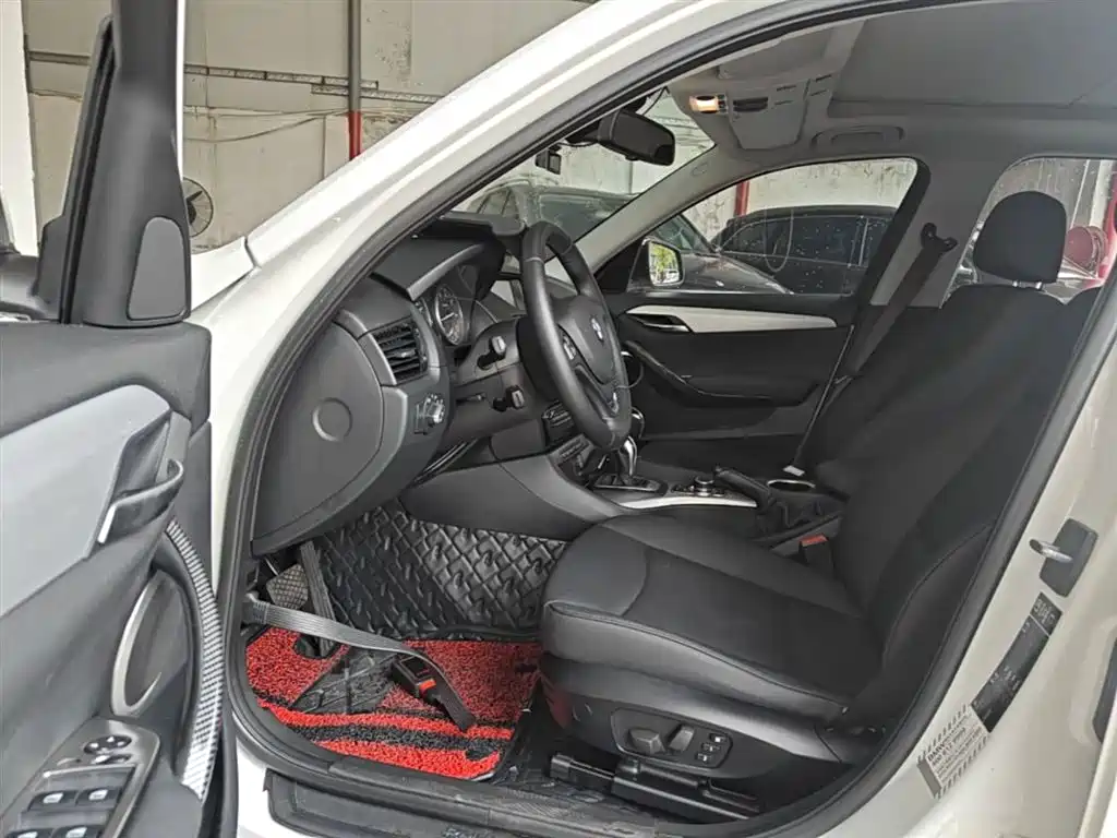 BMW X1 2014 sDrive18i Leading Edition фото 15