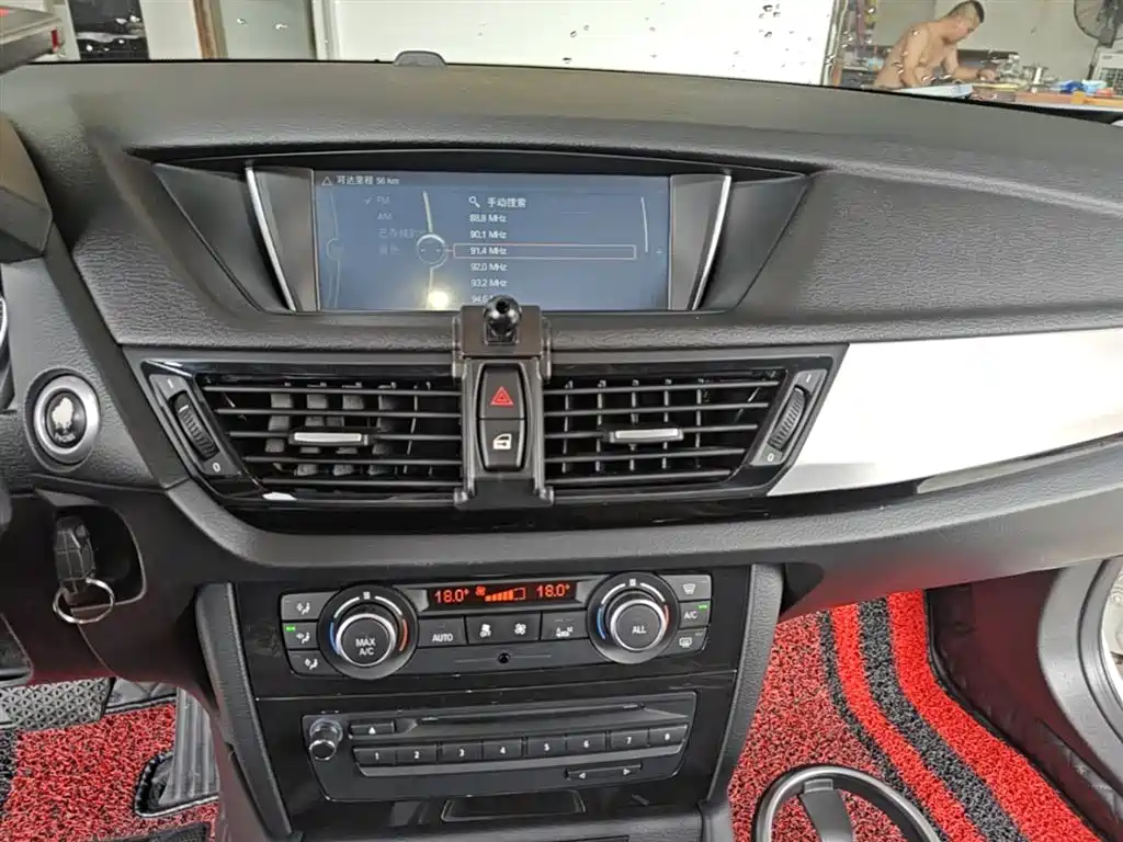 BMW X1 2014 sDrive18i Leading Edition фото 13