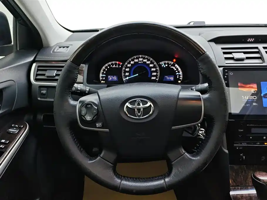 Toyota Camry 2016 2.0G 10th Anniversary Leading Edition фото 15