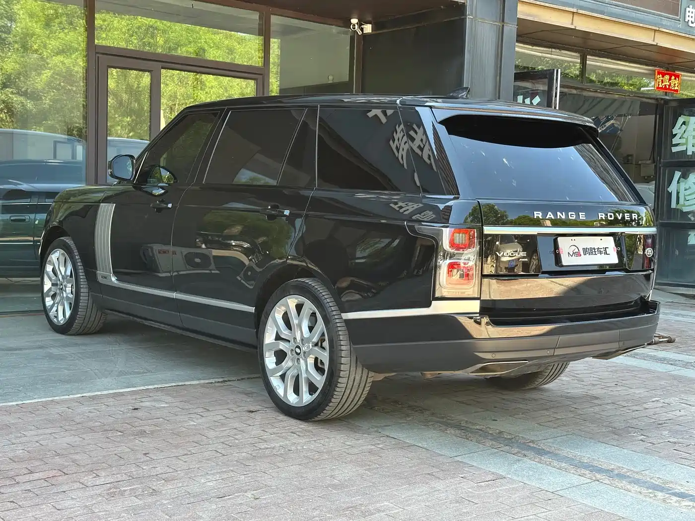 Land Rover Range Rover 2022 3.0 L6 400PS Heritage Extended Classic Edition фото 6