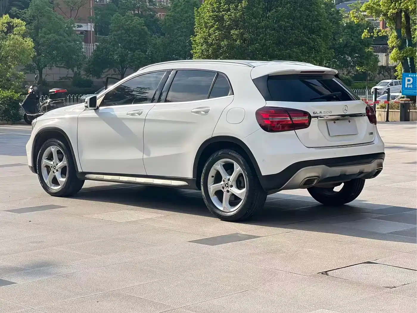 Mercedes-Benz GLA 2017 GLA 200 Fashion фото 6