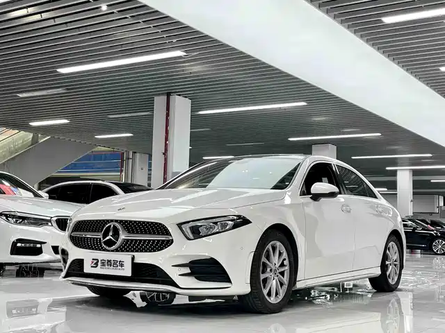 Mercedes-Benz A-Class 2020 A 200 L Sport Sedan — фото 1