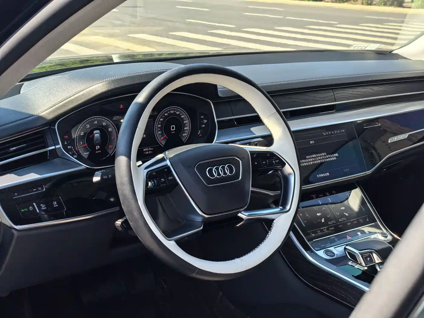 Audi A8 2022 A8L 50 TFSI quattro Comfort Collector's Edition фото 14