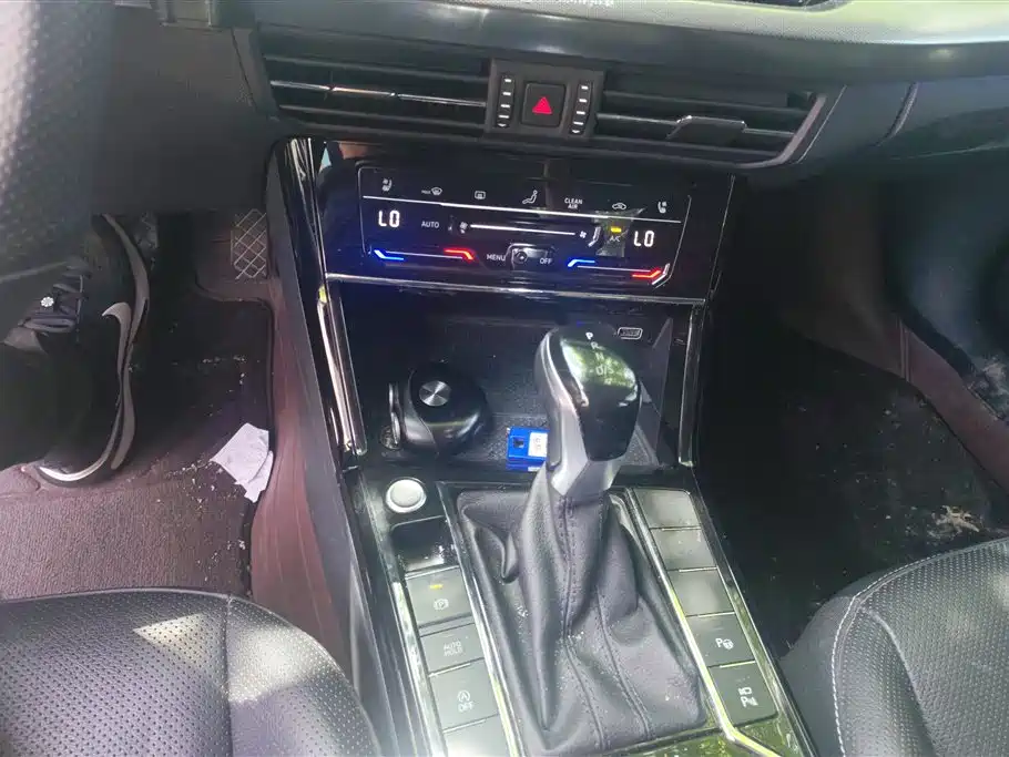 Volkswagen Passat 2023 Facelift 330TSI Starlight Luxury Edition фото 16