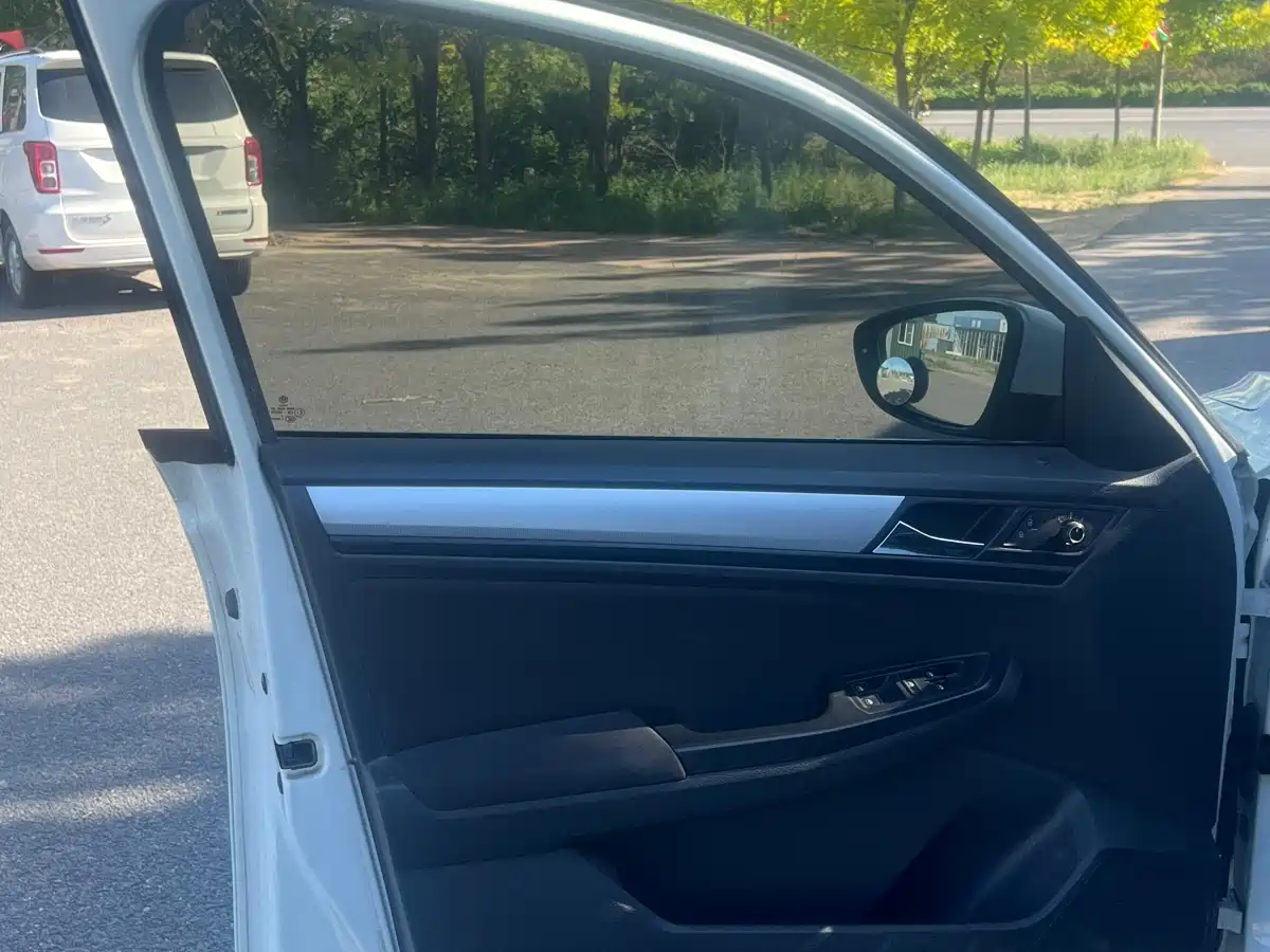 Volkswagen C-TREK 2018 1.5L Auto Fashion Edition фото 7