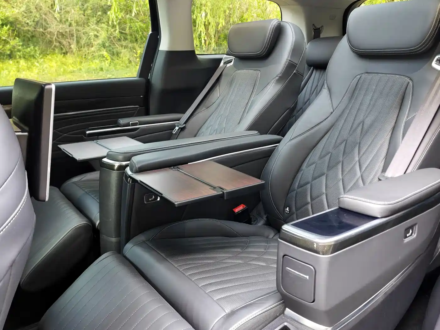 SAIC Maxus Maxus G90 2023 2.0T Interstellar 7-seater фото 8