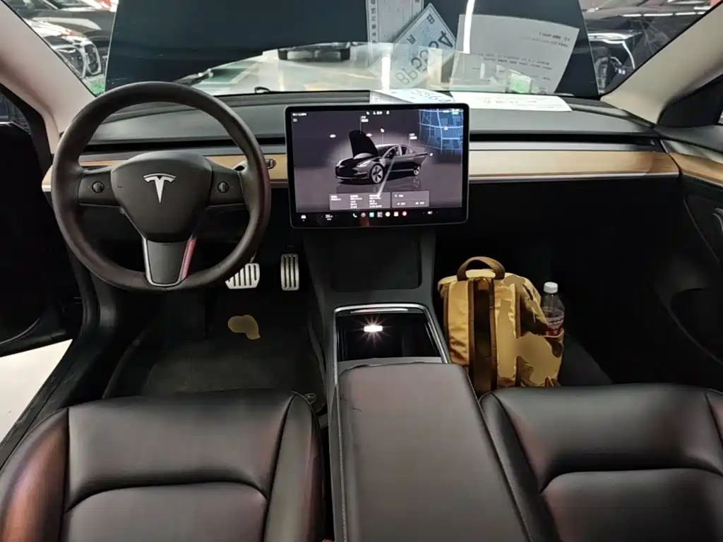 Фото 10 - Tesla Model 3