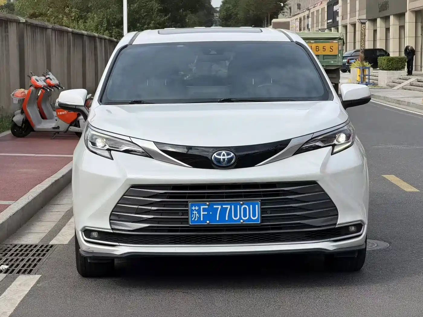 صورة 2 - Toyota Sienna
