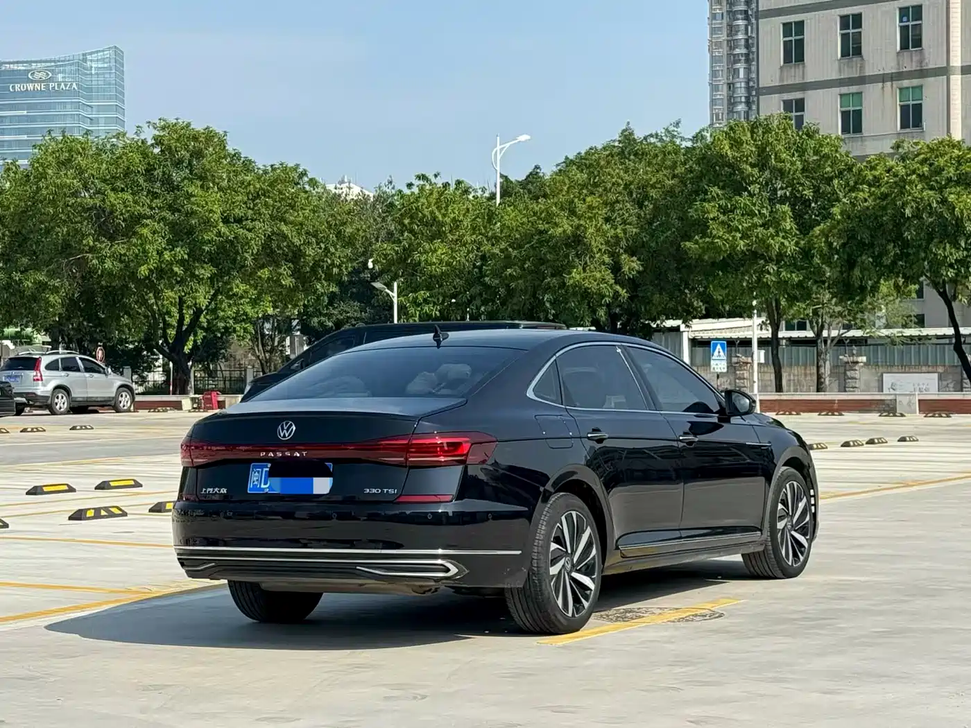 Volkswagen Passat 2022 330TSI Luxury Edition фото 4