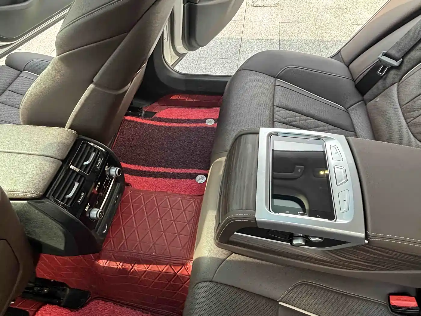 BMW 5 Series 2021 530Li Premium Luxury Package фото 9