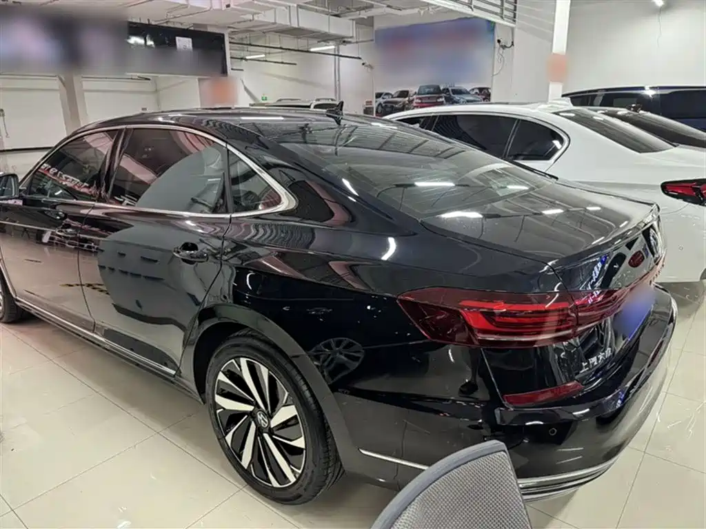 Volkswagen Passat 2024 380TSI Elite Edition фото 12