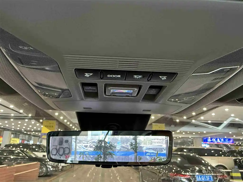 Toyota Wildlander 2023 Hybrid 2.5L E-CVT AWD Premium Edition фото 26