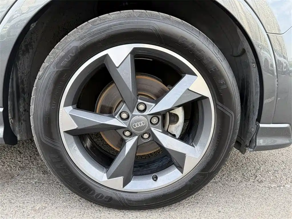 Фото 14 - Audi Q3