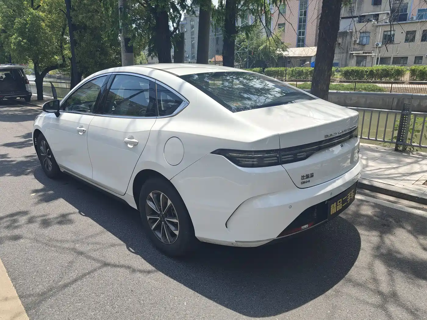 BYD Destroyer 05 2024 Glory Edition DM-i 55KM Luxury фото 7