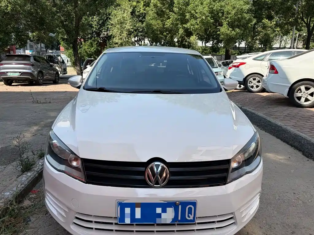 Photo 2 - Volkswagen Jetta