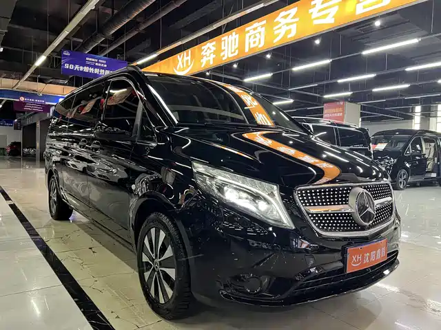 Mercedes-Benz Vito 2023 2.0T Business 7-Seater