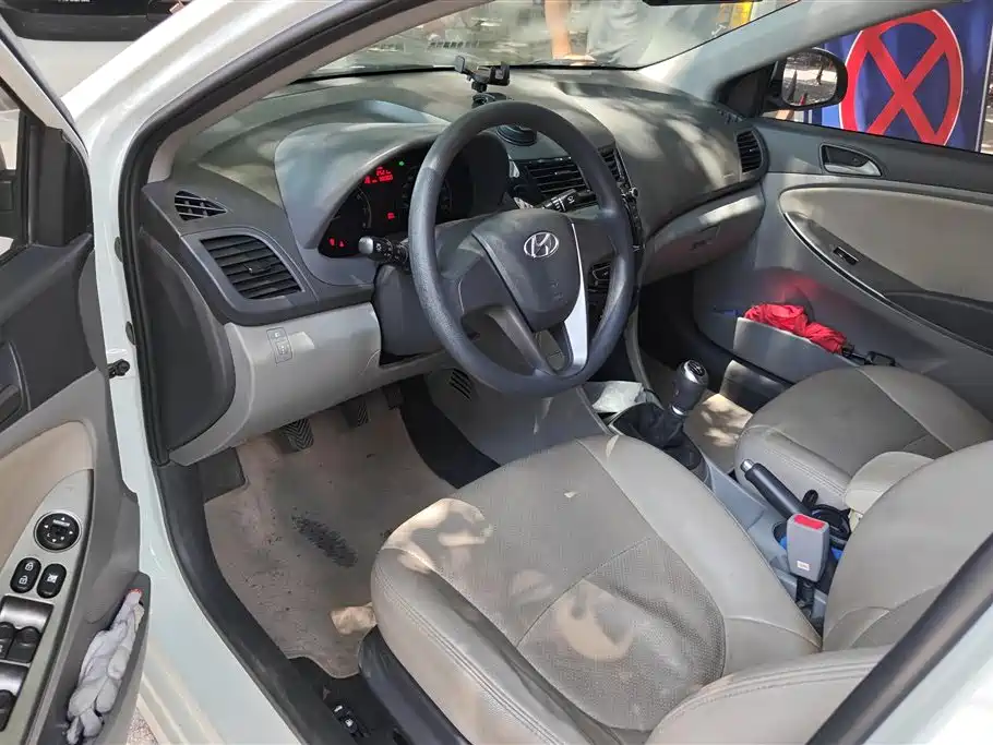 Hyundai Verna 2014 1.4L Manual Fashion GS фото 9