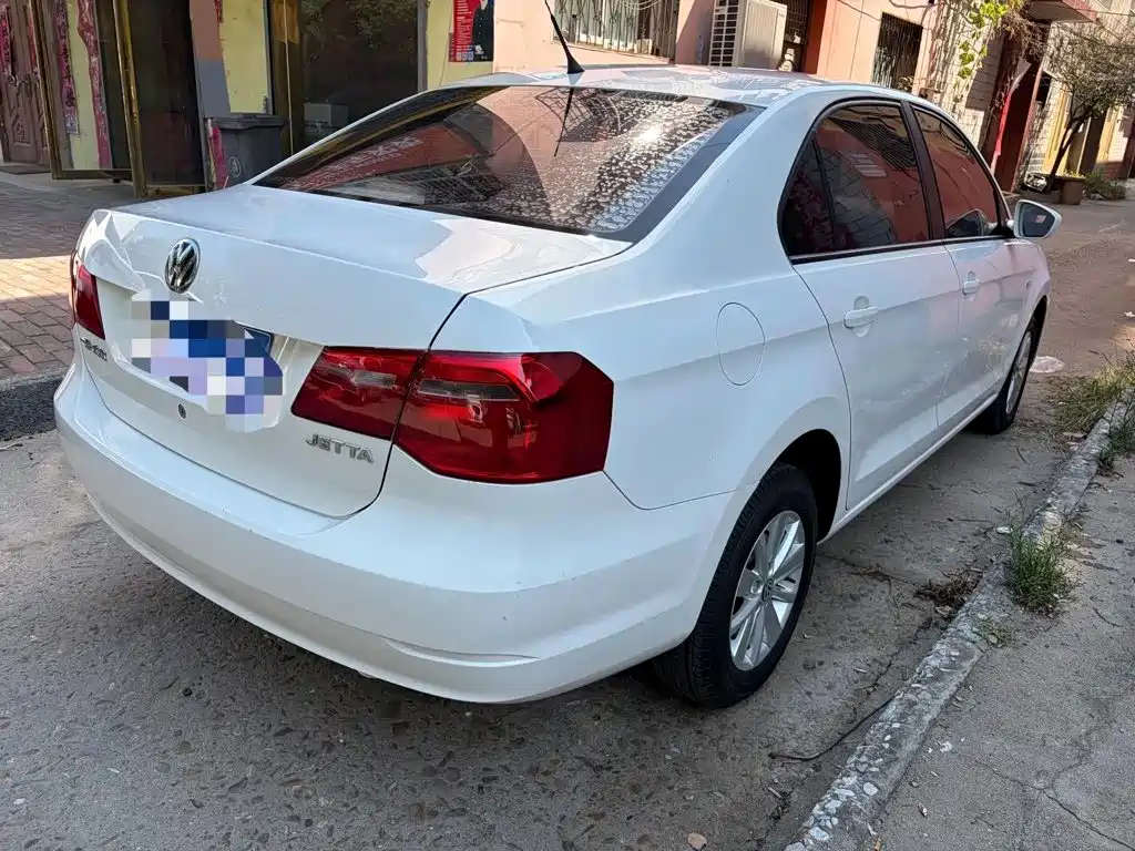 Photo 5 - Volkswagen Jetta
