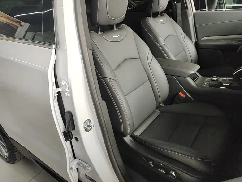 Photo 25 - Cadillac XT4