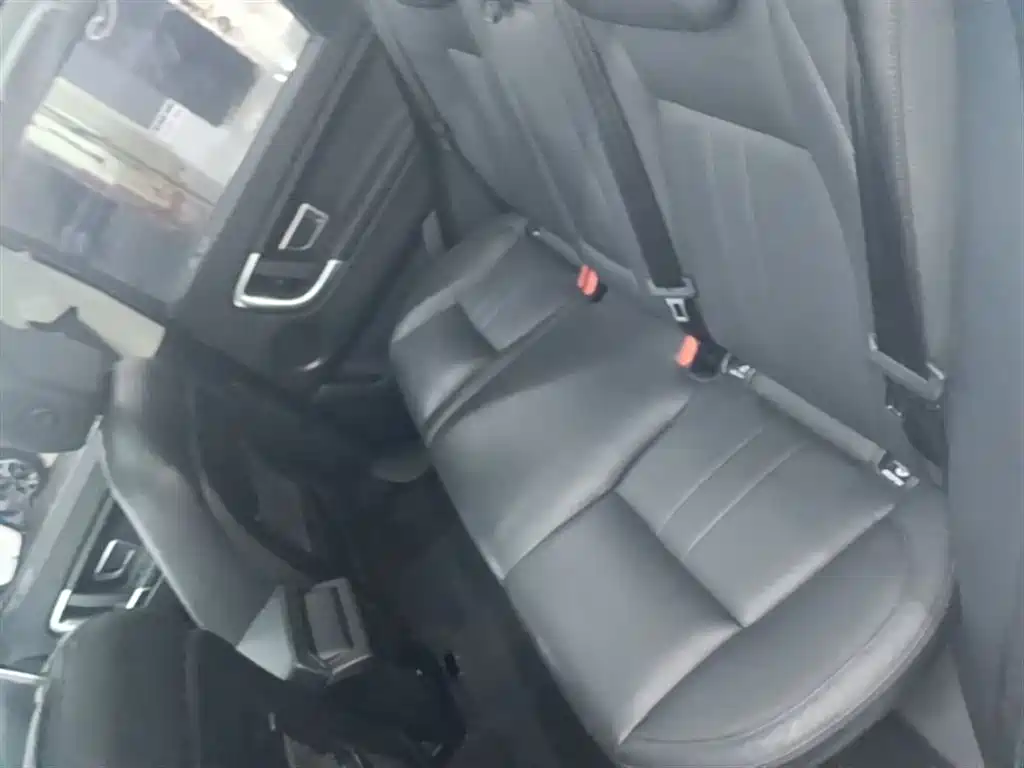 Land Rover Discovery Sport 2019 240PS SE Edition China VI фото 17