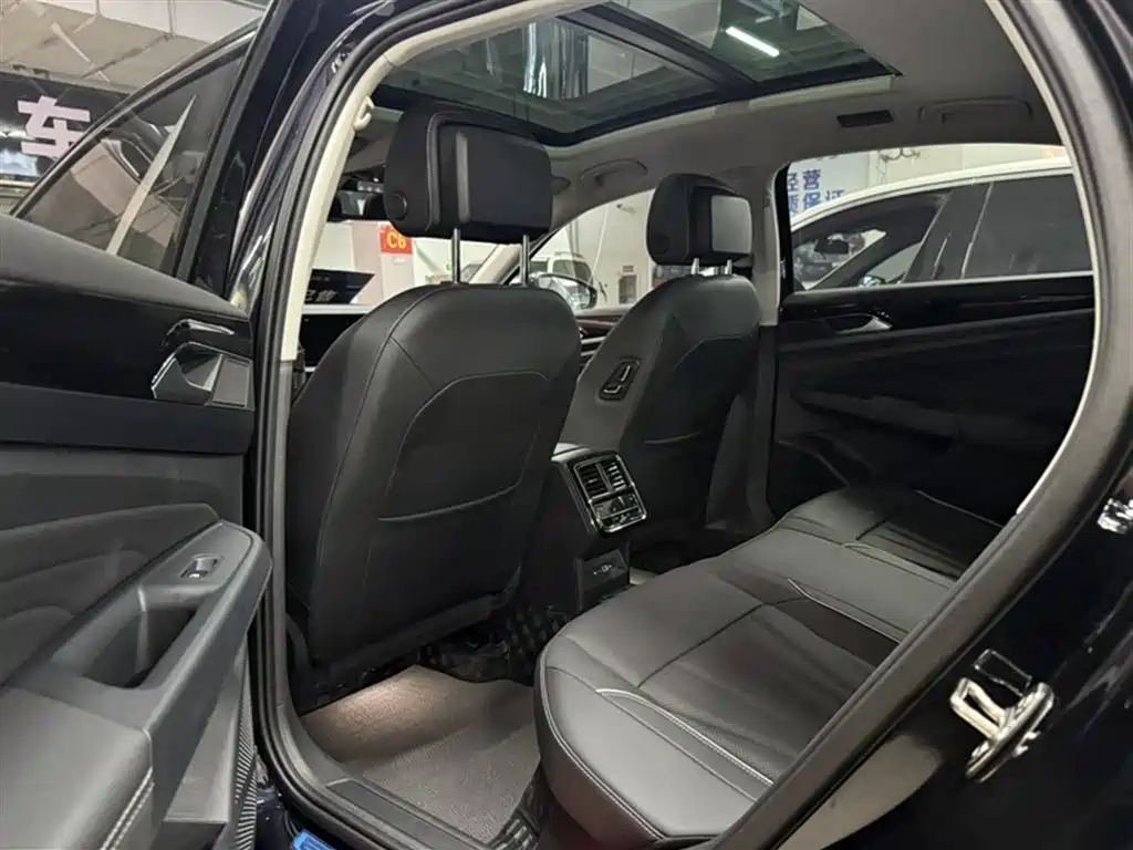 Volkswagen Passat 2024 380TSI Elite Edition фото 18