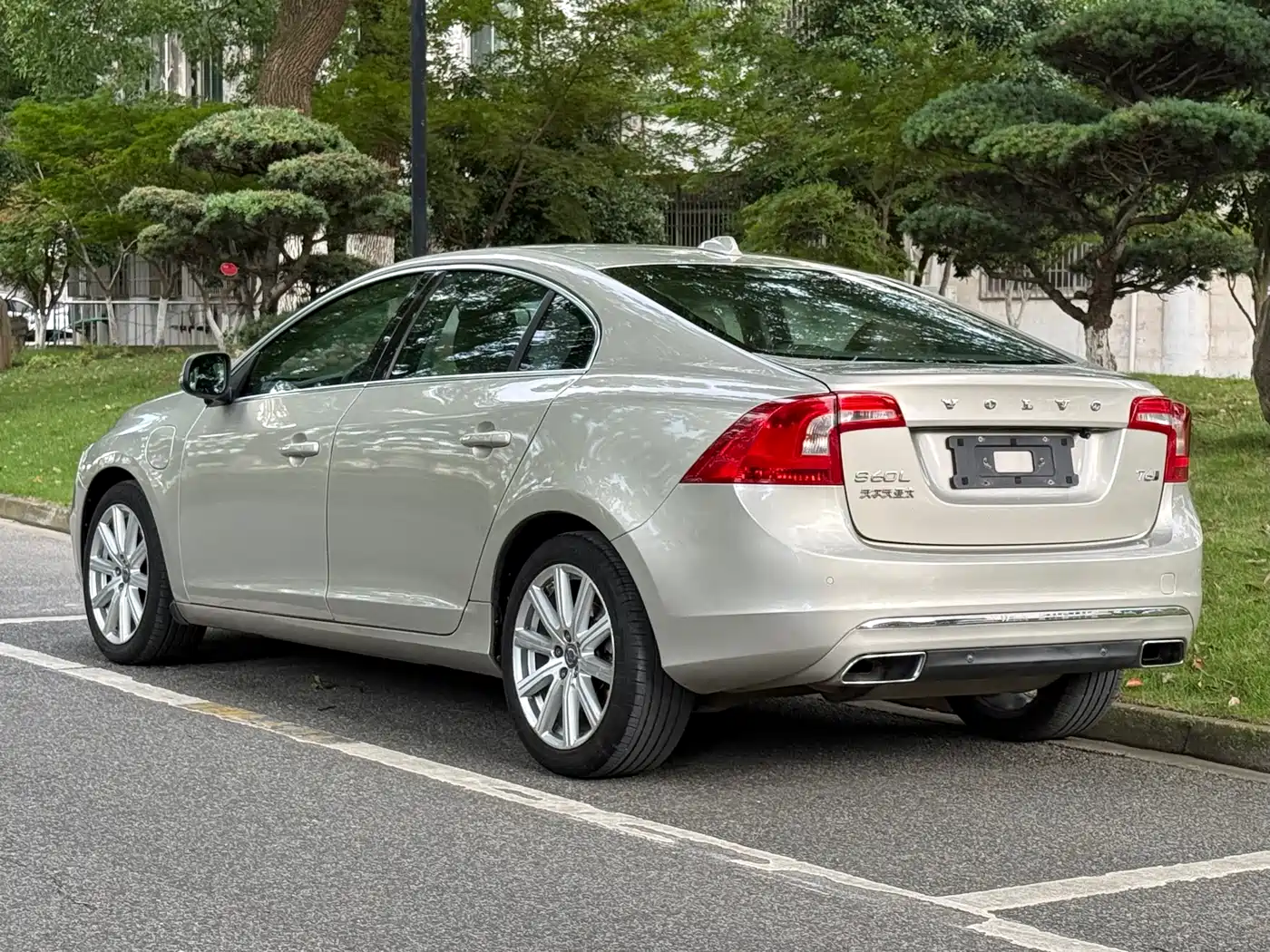 Volvo S60 Plug-in Hybrid 2016 2015 S60L E-Drive Hybrid T6 Intelligent Edition