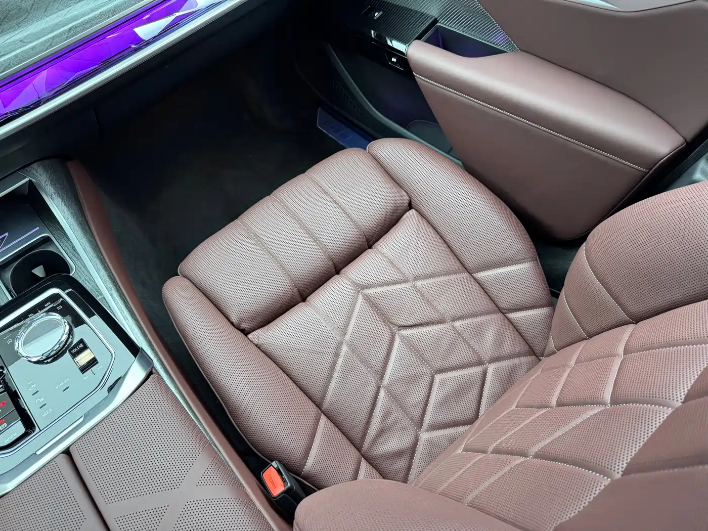 BMW 7 Series 2023 740Li Exclusive M Sport Package фото 10