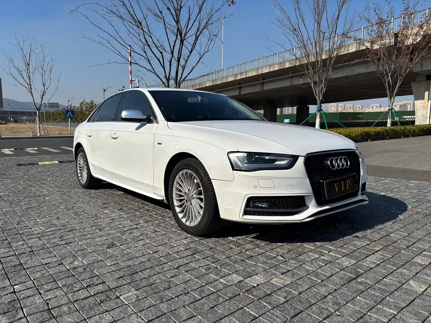 Audi A4L 2013 40 TFSI quattro Personality Sport фото 12
