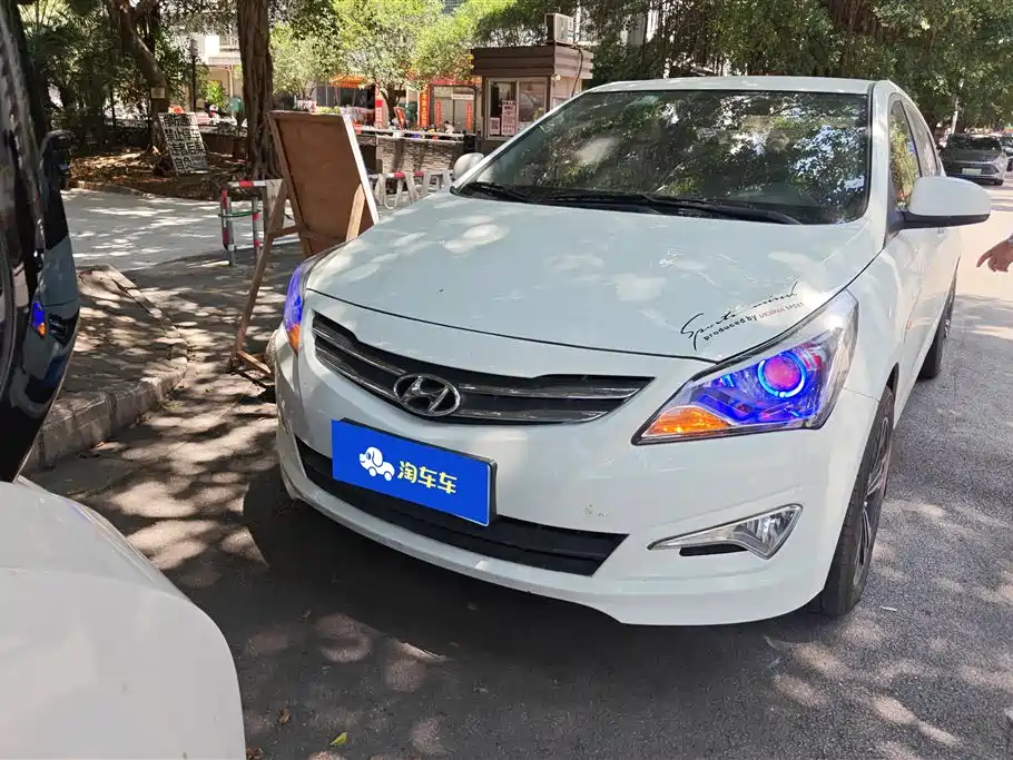 Hyundai Verna 2014 1.4L Manual Fashion GS фото 2