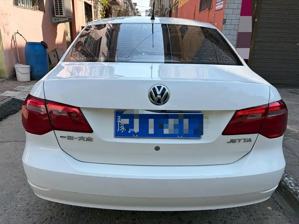 Photo 4 - Volkswagen Jetta