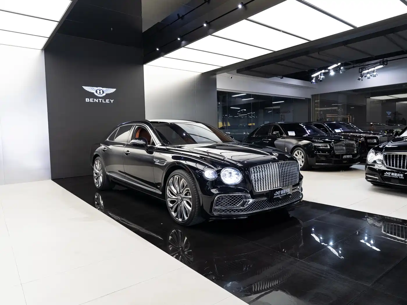 Bentley Flying Spur 2021 4.0T V8 Standard Version фото 3