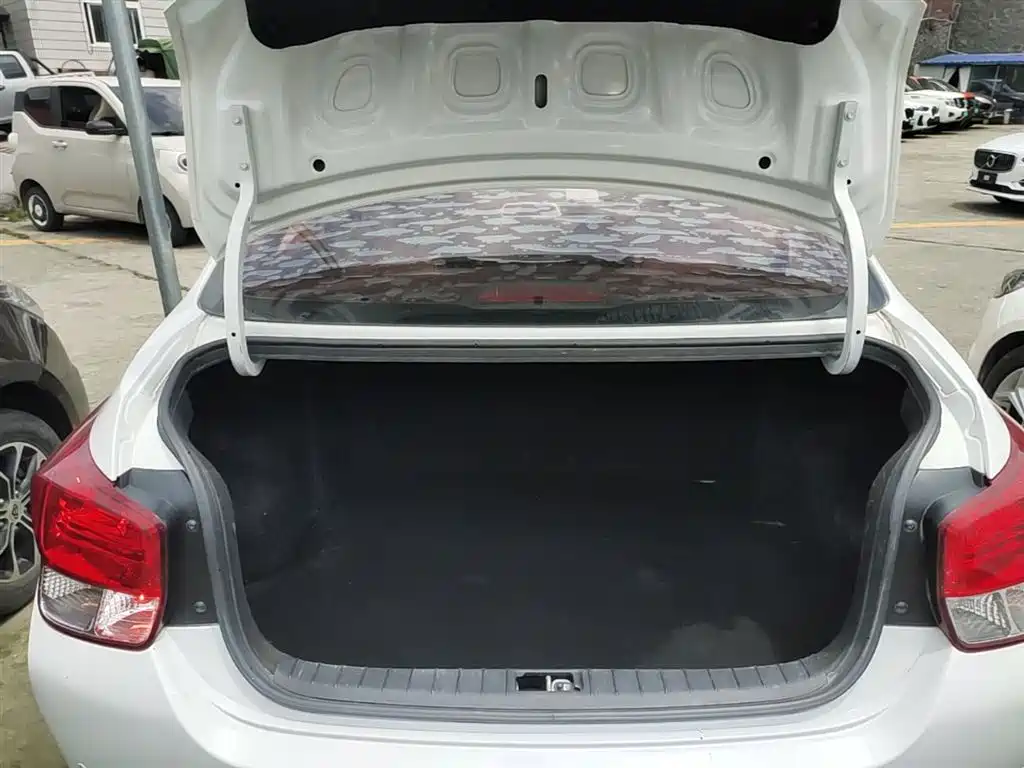 Hyundai Verna 2017 1.4L Manual Color Edition (China V) фото 19