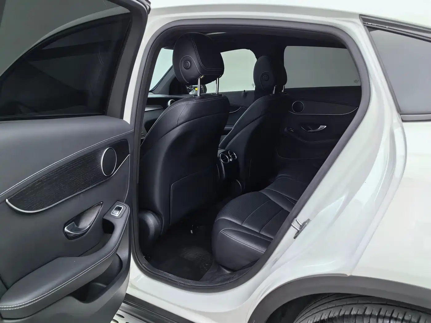 Mercedes-Benz GLC Coupe 2020 GLC 300 4MATIC Coupe SUV фото 11