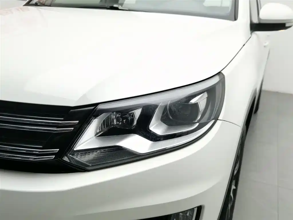 Volkswagen Tiguan 2015 2.0TSI Automatic 4WD Luxury фото 7