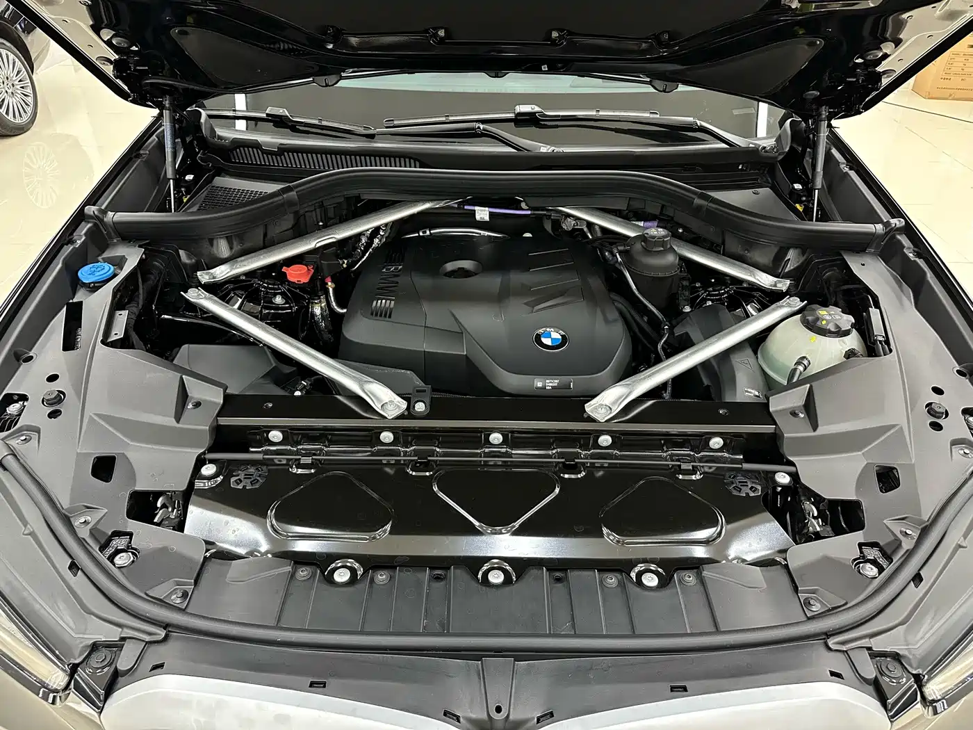 BMW X5 2026 2025 Model xDrive 30Li Exclusive M Sport Blackout Package