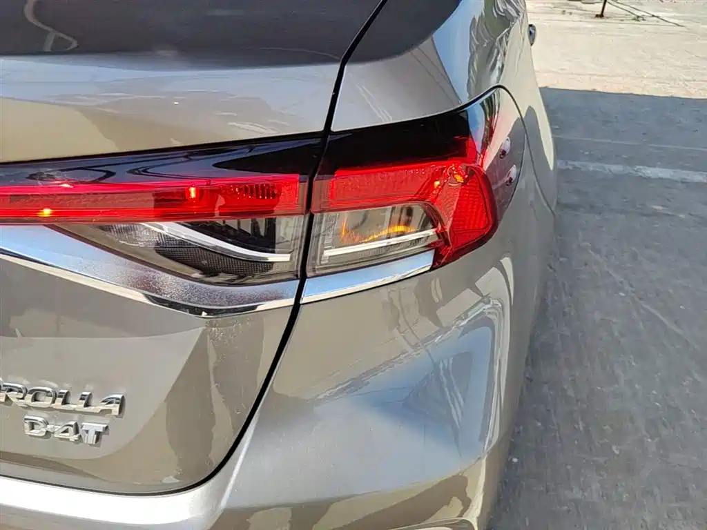 Toyota Corolla 2021 1.2T S-CVT Luxury Edition фото 8