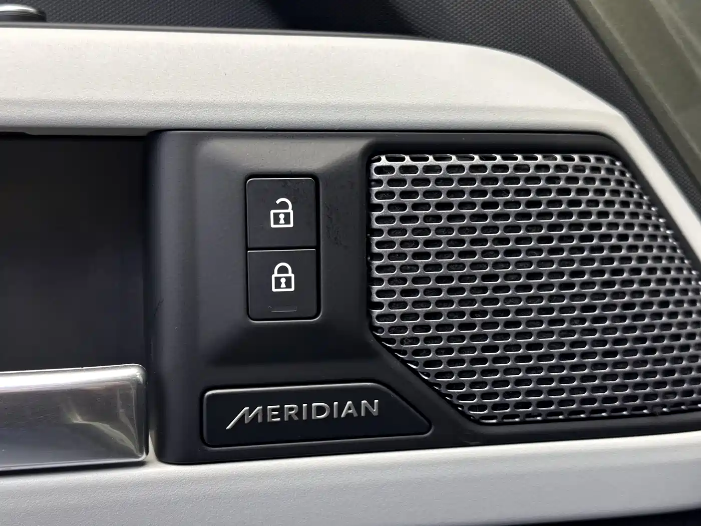 Land Rover Defender 2022 110 P400 X-DYNAMIC HSE фото 21