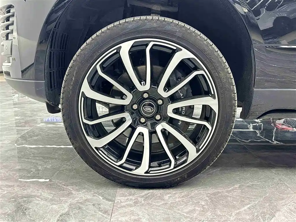 Land Rover Range Rover 2022 3.0 L6 400PS Heritage Extended Classic Edition фото 15
