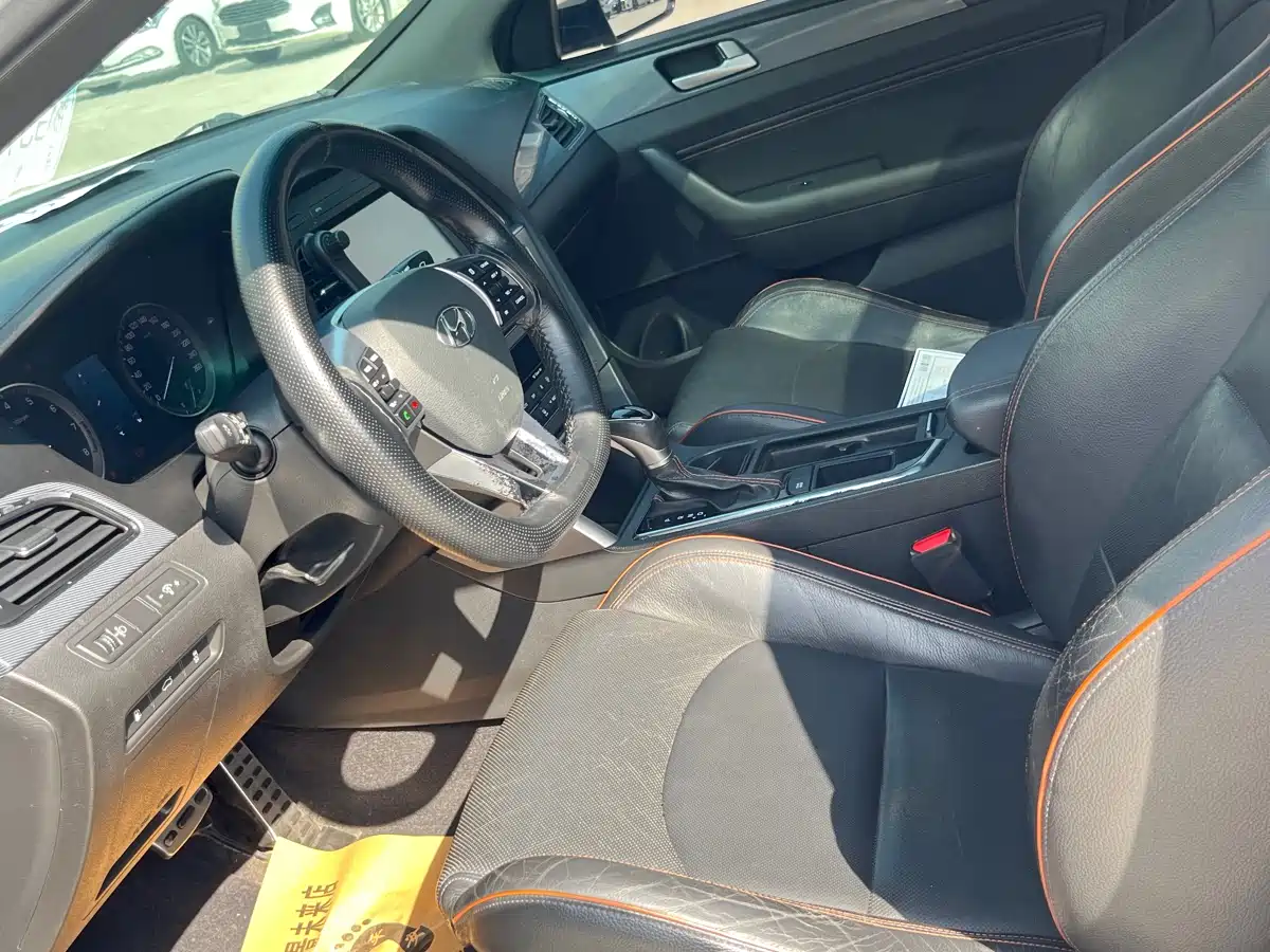 Hyundai Sonata 2015 1.6T GLS Smart фото 15