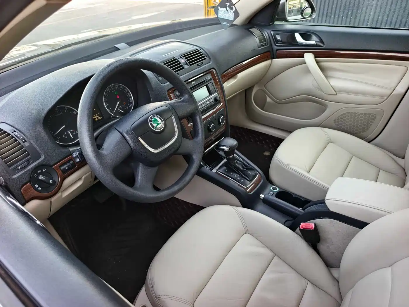 Škoda Octavia 2010 Model 2.0L Automatic Elegance Edition фото 6