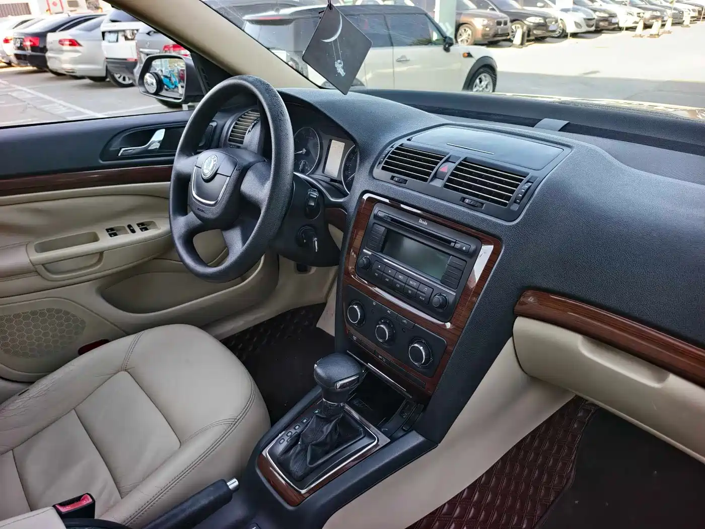 Škoda Octavia 2010 Model 2.0L Automatic Elegance Edition фото 15